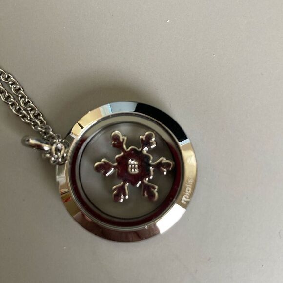 MiaLisa Locket Necklace with Snowflake‎ Charm NWT - Picture 3 of 7